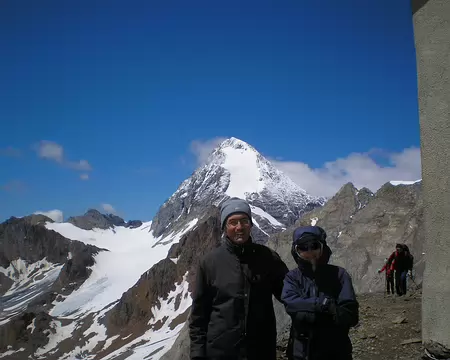 PXL004 le lendemain au refuge Casati 3269m devant le Gran Zebru 3851m