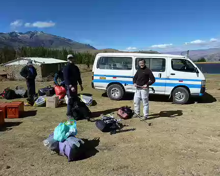 PXL000 Le collectivo nous dépose en bout de route