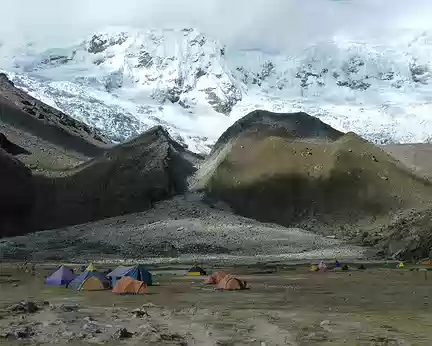 PXL017 cadre austère pour le camp de base, derrière la moraine crevée