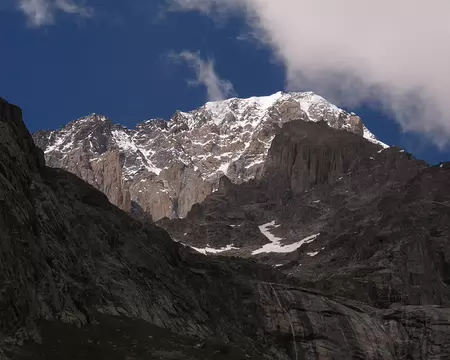 011 L’arête et le Pilier Rouge du Brouillard, la seule arête menant au Mont Blanc non encore parcourue