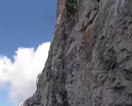 003 Verticalité si déroutante des Dolomites quelque soit le degré de difficulté
