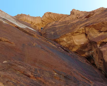 022 Toujours utiliser 2 cordes à double de 50 mètres
