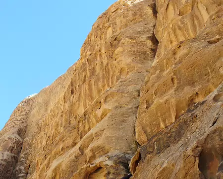 002 Traversée en dalle suivi d’une fissure-cheminée peu avant R1