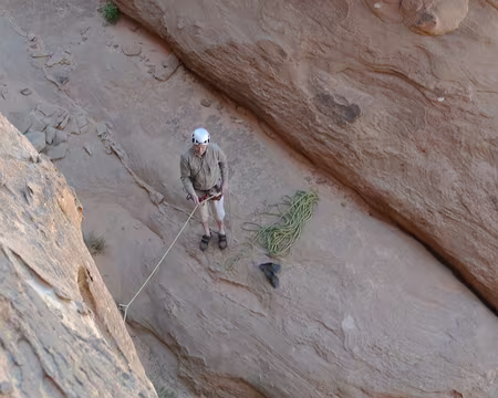 003 Claude patientant sur la vire de départ