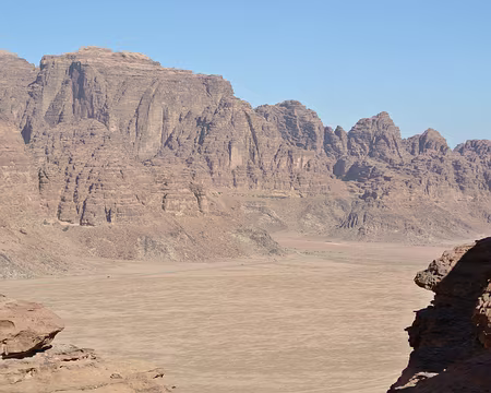 001 La steppe semi-aride parcourue à pied depuis le village de Rum