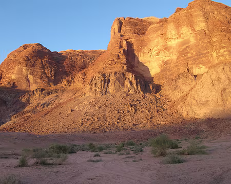 000 Les falaises qui dominent le Wadi-Rumman