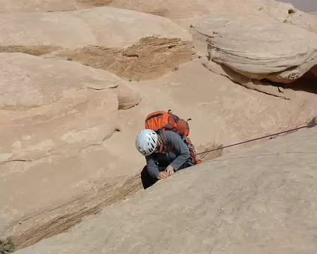 008 Tentative de désescalade de ce mur raide en 5c