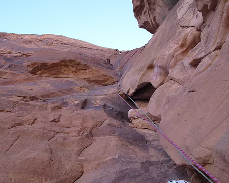 015 L3, 5. Traverser à gauche via une rampe sous le surplomb