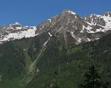 001 L’Aiguille de la Persévérance encore très enneigée mi-juin
