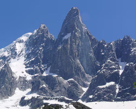 013z72 Au débouché des Rochers des Mottets, la Verte, l’Aiguille sans Nom et les Drus