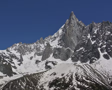 014 Depuis les balcons du Montenvers, l’arête des Grands Montets, la face ouest des Drus amputée du Pilier Bonatti et les Flammes de Pierre