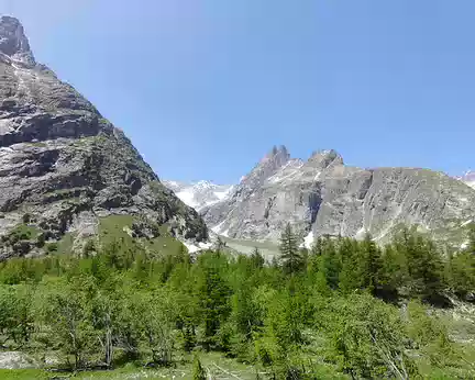 000 Les Monts Rouges de Triolet depuis le Haut Val Ferret italien