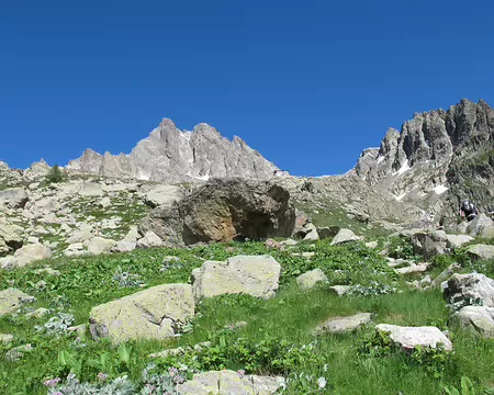 004 La paroi impressionnante de la Cima di Nasta , 3108m