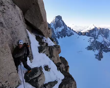 003 Depuis son versant argentière vue sur l’aiguille du Tour Noir et au second plan le Dolent