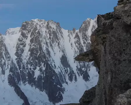 005 Face nord des Droites avec le couloir Lagarde, l’éperon Tournier, et la face englacée où P. Cornuau et M. Davaille ouvrirent dés 1955 en 5 jours une voie...