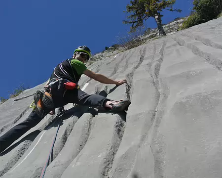 005z85 L3 : longueur en cannelures, inclinée à 70°, 5c, 6a, 5c