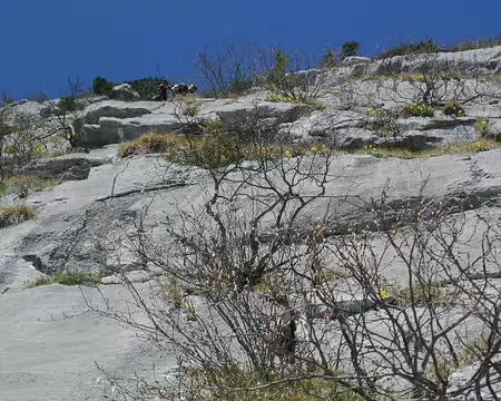 007 L5: après quelques mètres faciles passage à gauche sur le fil du pilier en 5b