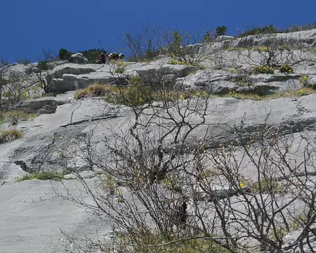 007 L5: après quelques mètres faciles passage à gauche sur le fil du pilier en 5b