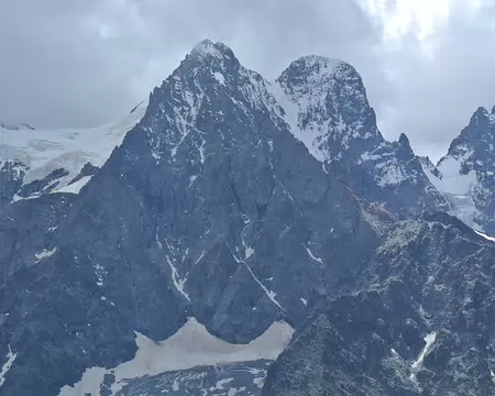 003 Le Pelvoux : Pointe Durand, 3932 mètres, et Pointe Puiseux, 3943 mètres