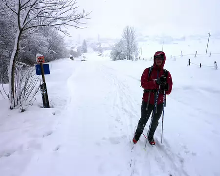 p1030636 Montée des Verrières-de-Joux (village en bas)