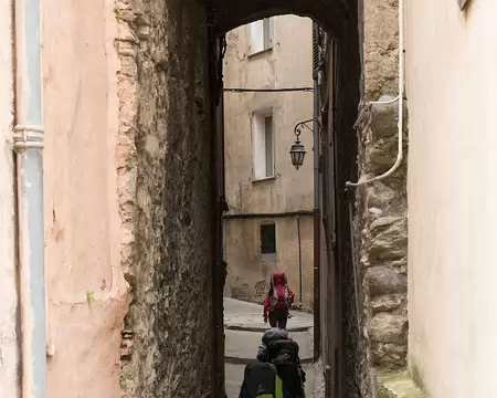 FM9A5983 Breil-sur-Roya, le GR se faufile dans les ruelles