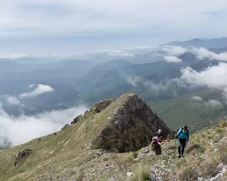 FM9A7087 Ascension du Toraggio, l’itinéraire est balisé par des points rouges