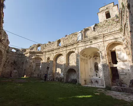FM9A7579 Le 23 février 1887, à la fin du Carême, un violent tremblement de terre détruisit la voute et le toit de la « Chiesa vecchia », provoquant 202 victimes, soit le...