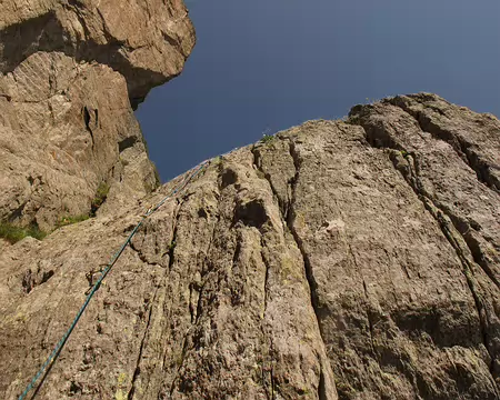 018 L7: ce pilier en 5c se gravit par sa gauche. Alternative à droite: 6a