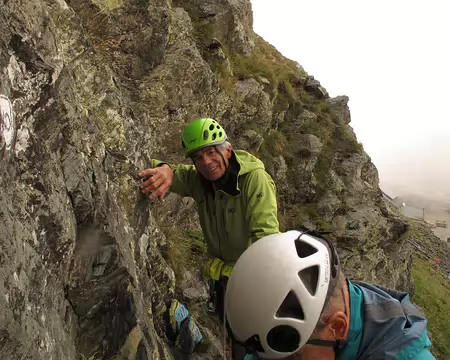 012 En arrière-plan dans la brume le refuge Giacoletti à moins de 5 mn