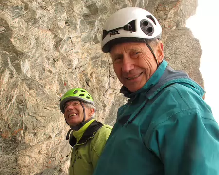 020 Claude et Patrick à R3 avant de remonter le dièdre athlétique de L4 en 6a