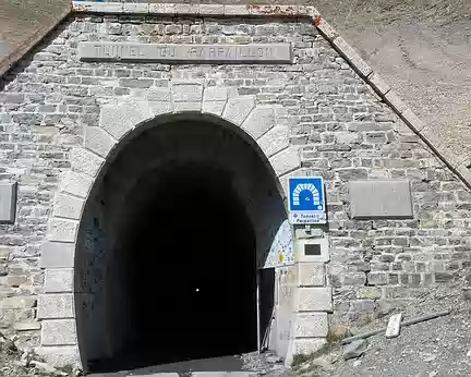 PXL007 ... au tunnel du Parpaillon, longueur 520 m, altitude 2637 m, construit en 1891 pour relier l'Ubaye à l'Embrunais ...
