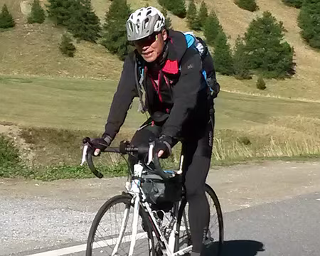PXL016 Dimanche, nous nous attaquons à la route de la Bonette avec des vélos de course