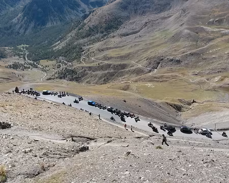 PXL026 Depuis la cime de la Bonette (2860 m), vue vers le vallon de Sestrières ...