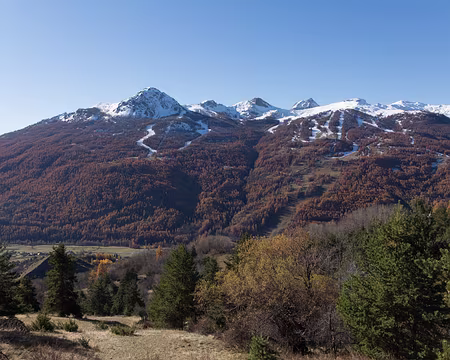 FM9A0032 Les pistes de Serre Chevalier sont déjà enneigées
