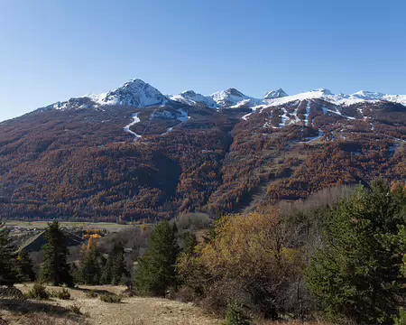 FM9A0032 Les pistes de Serre Chevalier sont déjà enneigées