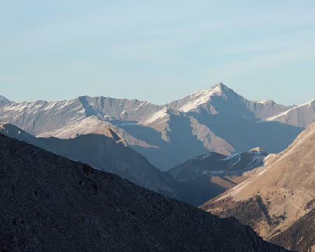FM9A0291 L’aiguille de Scolette, distante de plus de 27km, à gauche on aperçoit le sommet de la Dent Parrachée