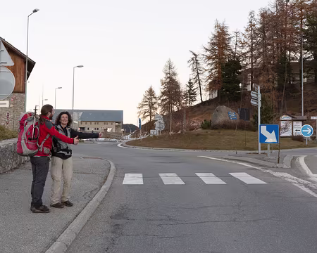 FM9A0607 Le groupe de Céline est parti prendre le TGV à Oulx. Nous, nous faisons du stop pour descendre à Briançon, Montgenèvre étant totalement désert en cette saison