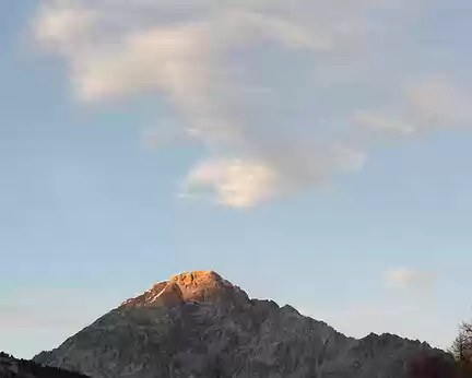 FM9A0962 Dernier rayon de soleil de la journée sur le sommet du Mont Chaberton