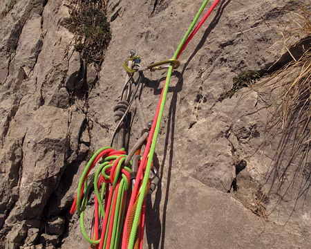 006 R1. Noter les boucles de la corde à détacher au fur et à mesure de la progression du leader