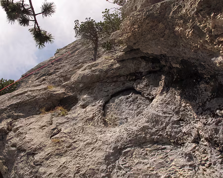 042 Le court ressaut surplombant et son calcaire délité