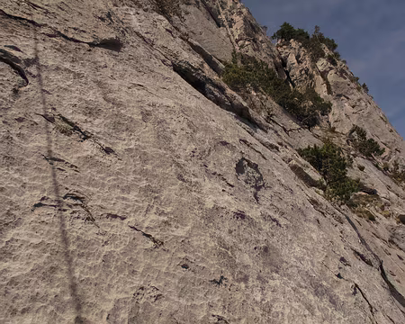 045 Les dalles compactes des 3 premières longueurs de cette voie