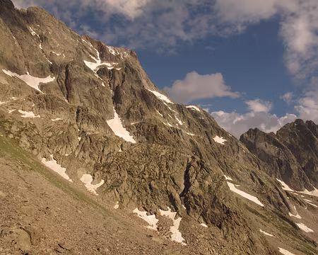 001 Du Refuge Bozzano à18h30, la sauvage paroi ouest de l’Argentera. Départ du Parking à15h