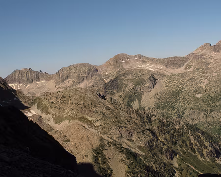 004 Au loin la chaine frontière franco-italienne séparant les Alpi Maritime du Mercantour