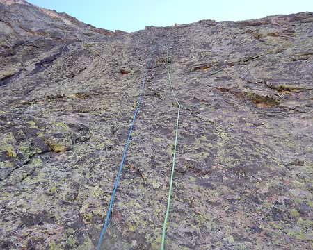 003 Puis progression vers la droite. L2 mène ainsi au relais de la traversée De Cessole