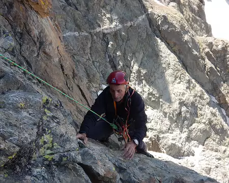 007 Bernard sortant du mur surplombant