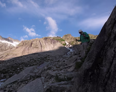 030 Cet alpiniste suisse engagé dans la visite des 83 cabanes de son pays après celle des 51 4000 !