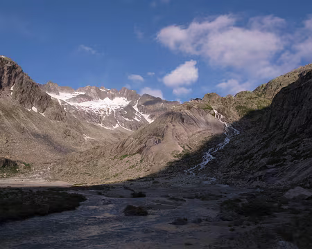 032 Dernier regard sur les Préalpes bernoises gagnées depuis Chamonix par le Grimselpass
