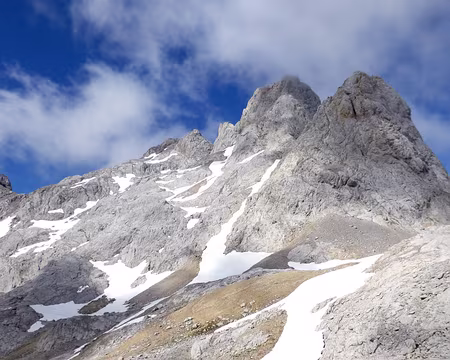 P1170763 Ascension du Torrecerredo via le couloir de neige