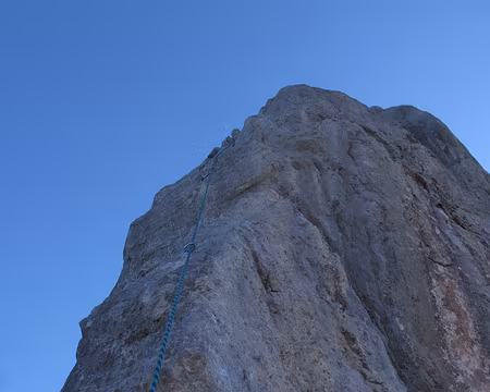 007 L3 de l’Eggturm équipée de 3 spits: 5c+ et un calcaire froid qui engourdit les doigts