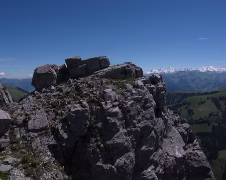 037 Ils se traversent dans l’ordre: I, II, III et IV